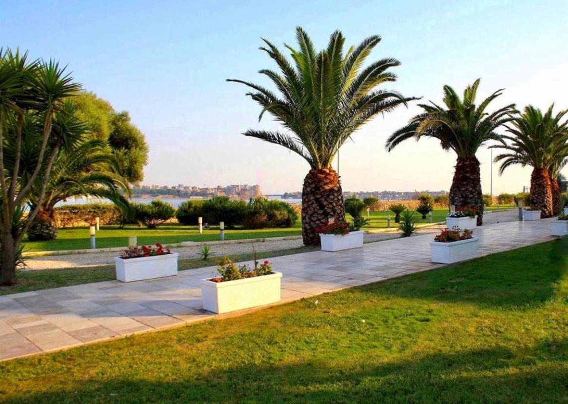 Hotel Saraceno Al Faro Taranto Exterior photo