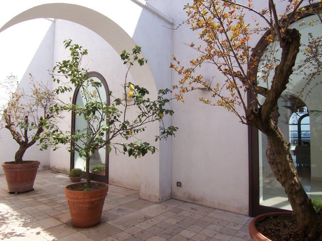 Hotel Saraceno Al Faro Taranto Exterior photo